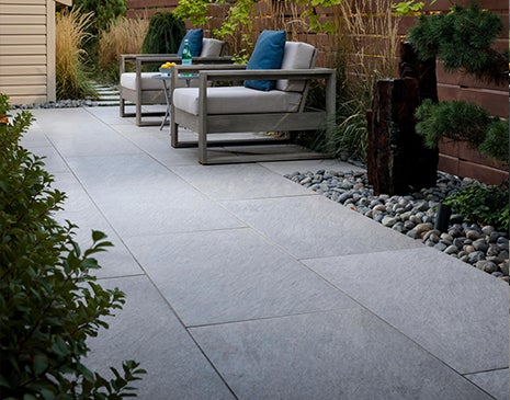 Patio arrière en pavé de béton